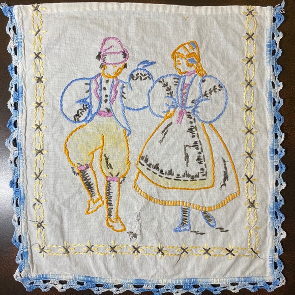 Vintage Linens Handmade Embroidered Dancing Couple Folk Art Table Scarf Hankie - Picture 1 of 7